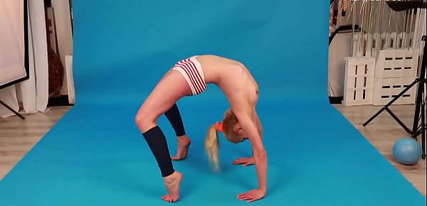  Mischele Lomar hottest flexible nude babe